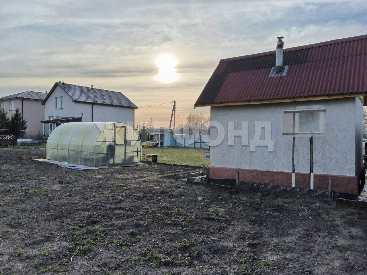 Продам земельный участок 1000 м.кв.