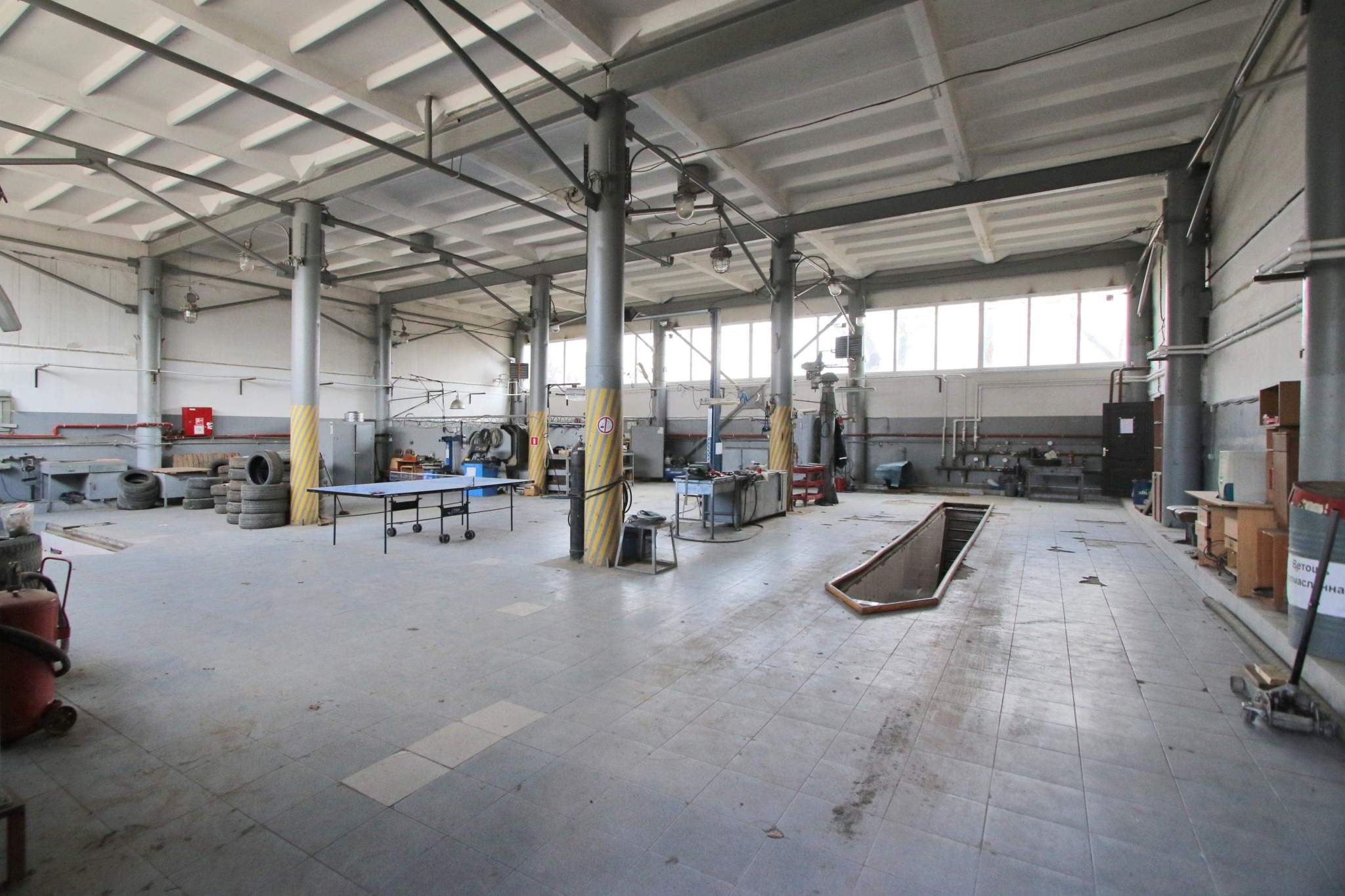 Продам торговое помещение 4706.2 м.кв.