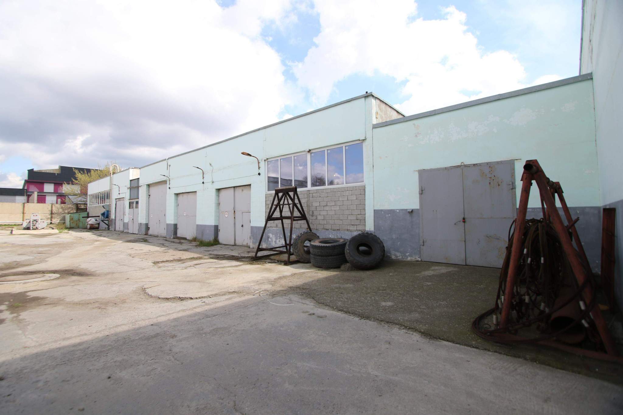 Продам торговое помещение 4706.2 м.кв.