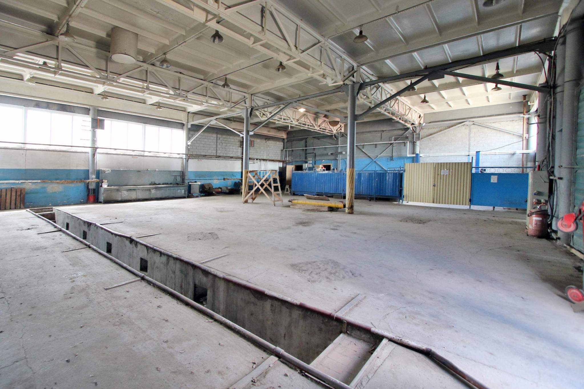 Продам торговое помещение 4706.2 м.кв.