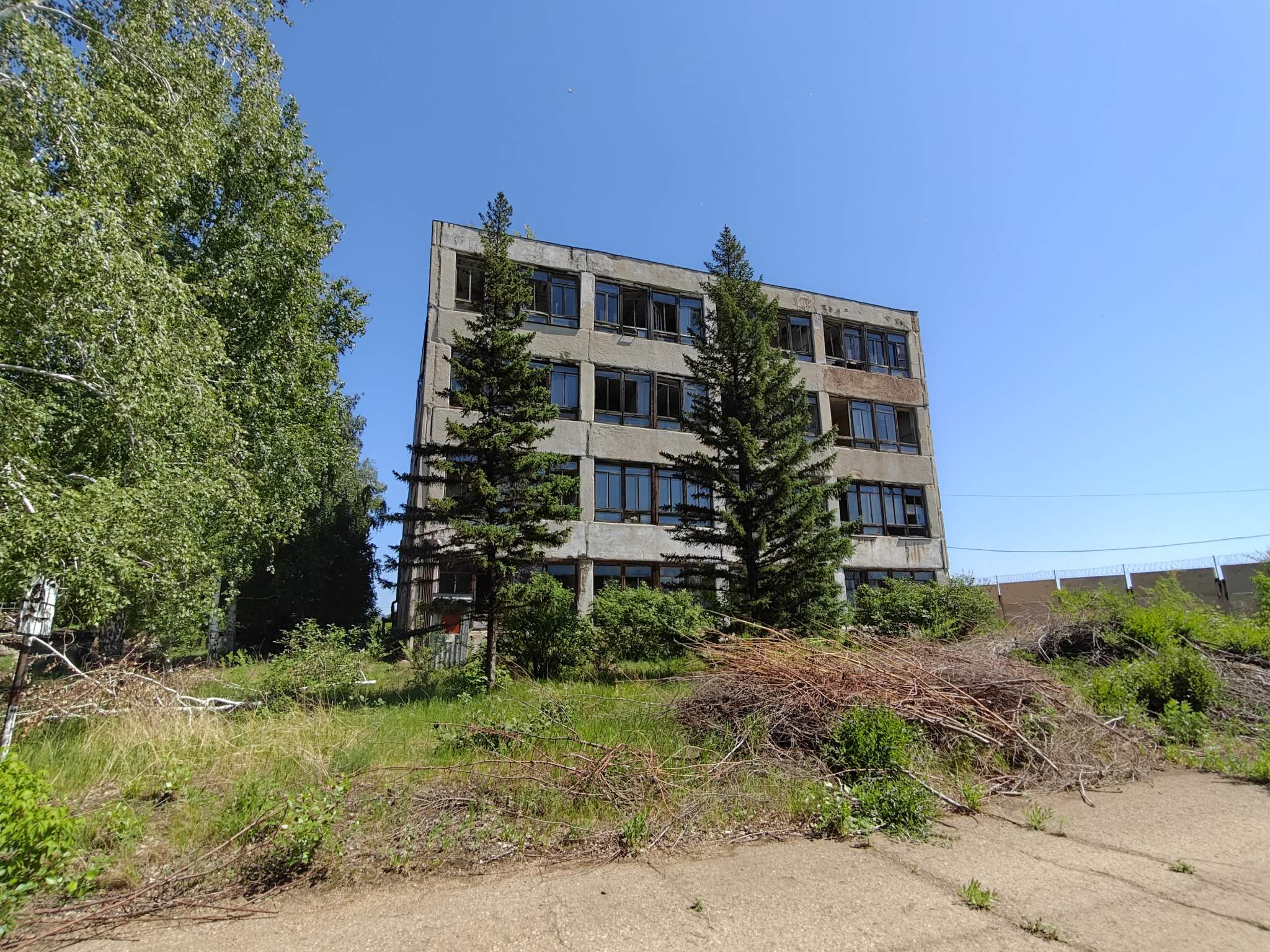 Продам торговое помещение 10616 м.кв.