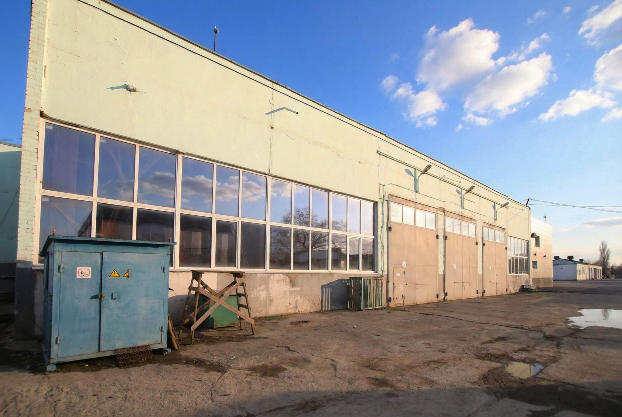 Продам торговое помещение 4706.2 м.кв.