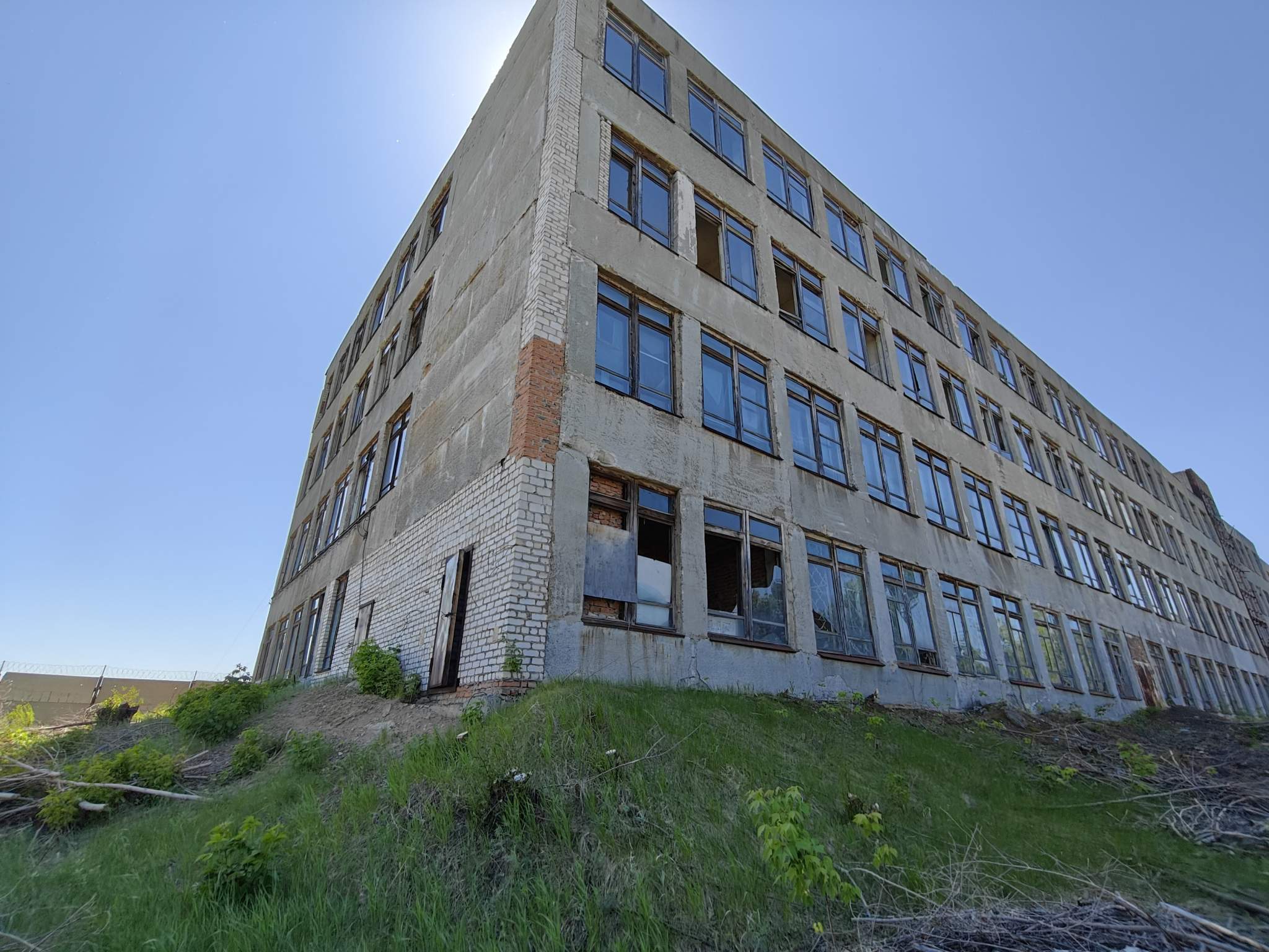 Продам торговое помещение 10616 м.кв.