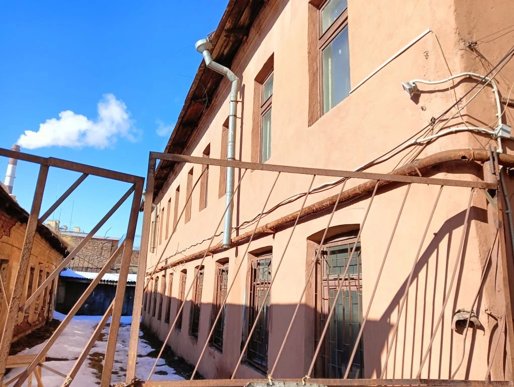 Сдам в аренду торговое помещение 297.9 м.кв.