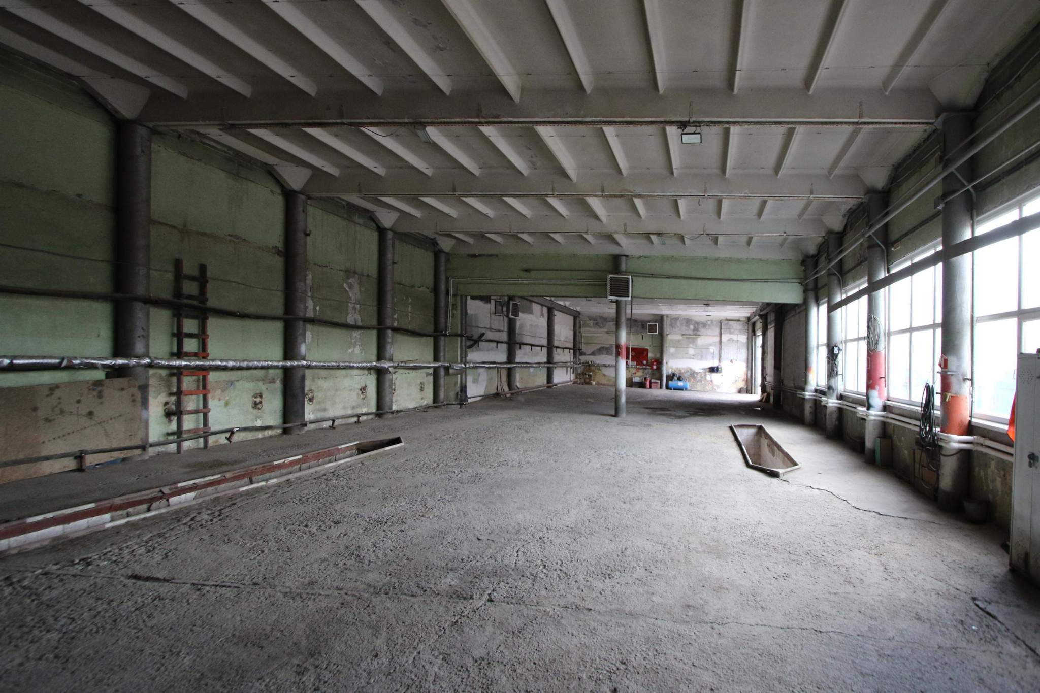 Продам торговое помещение 4706.2 м.кв.