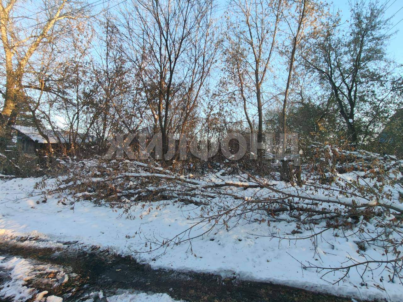 Продам земельный участок 1000 м.кв.