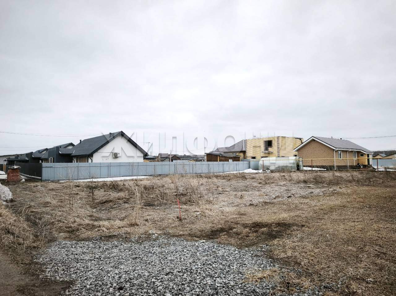 Продам земельный участок 700 м.кв.