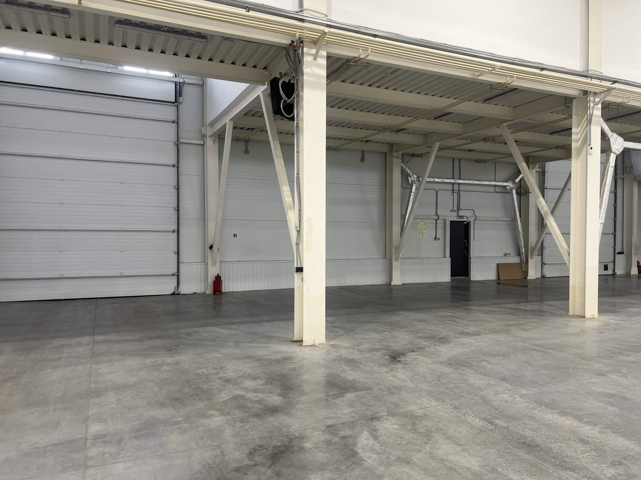 Сдам в аренду склад 1454 м.кв.