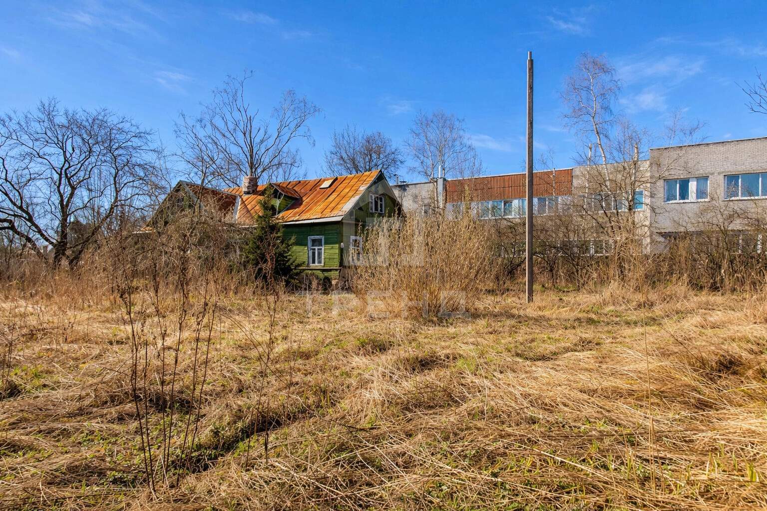 Продам земельный участок 2030 м.кв.