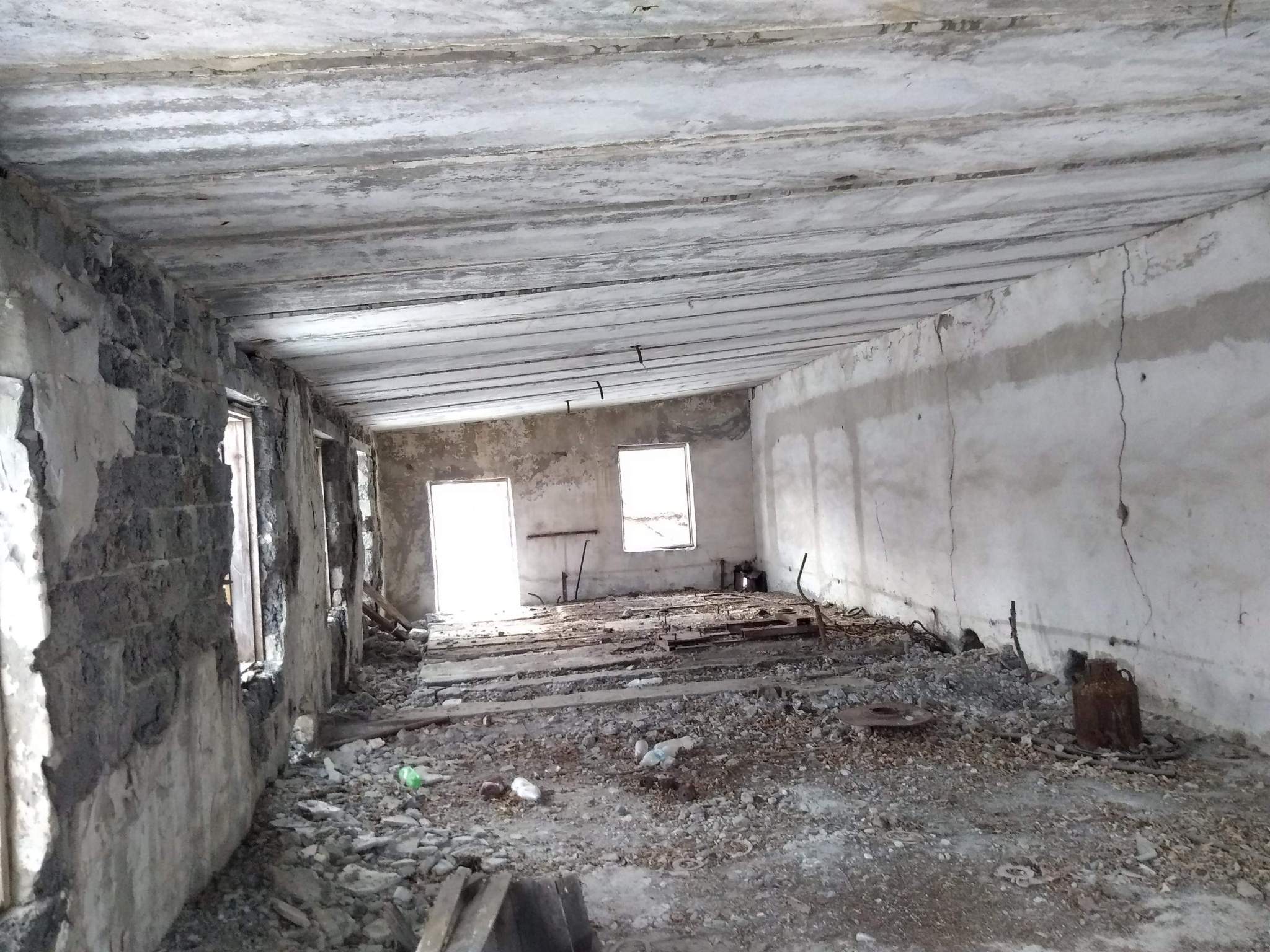 Продам торговое помещение 1350.6 м.кв.