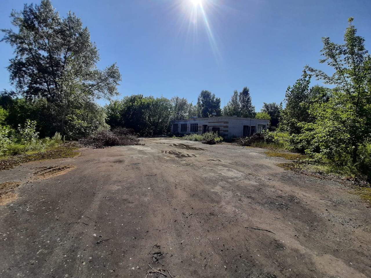 Продам торговое помещение 1350.6 м.кв.