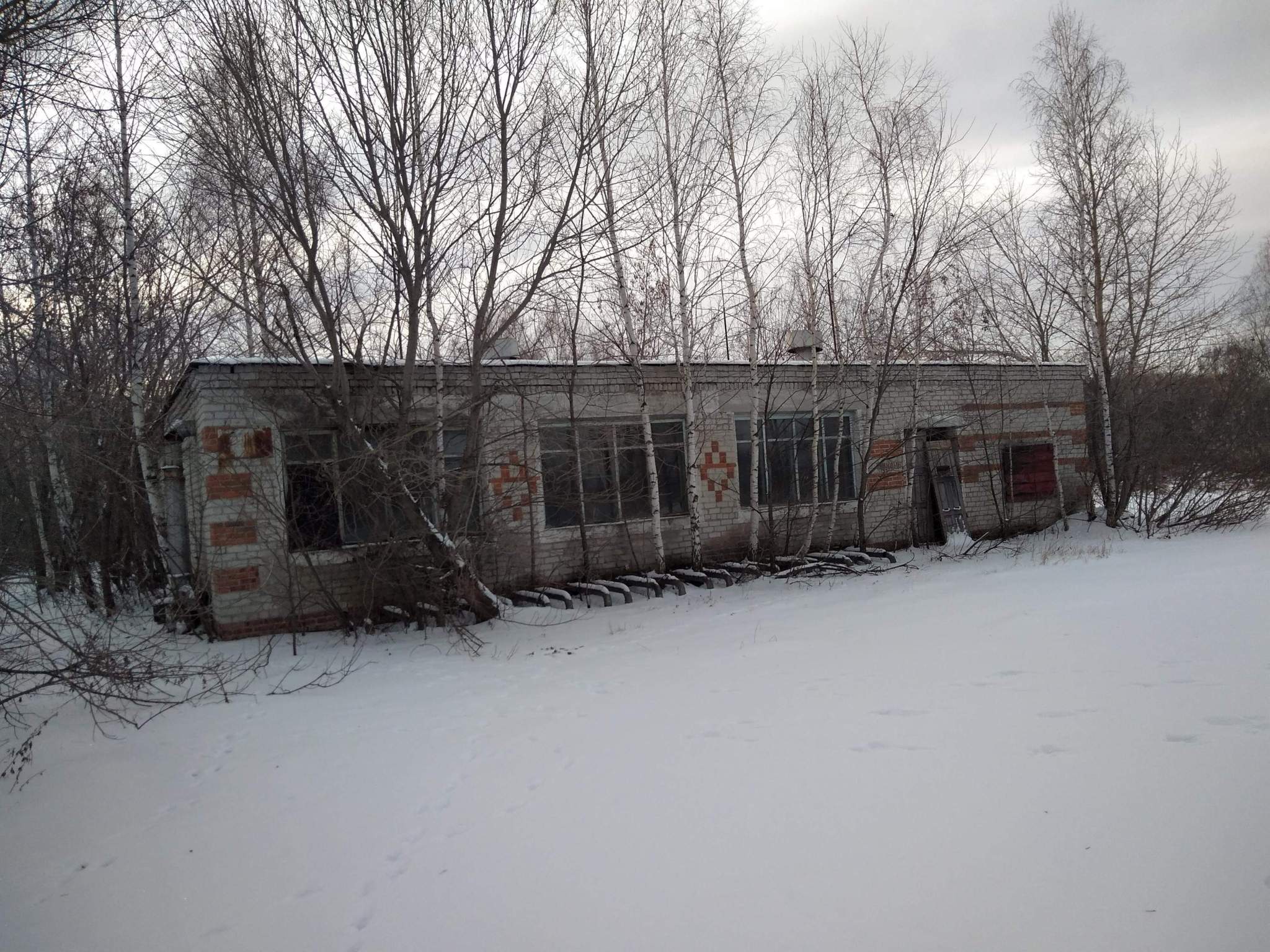 Продам торговое помещение 1350.6 м.кв.