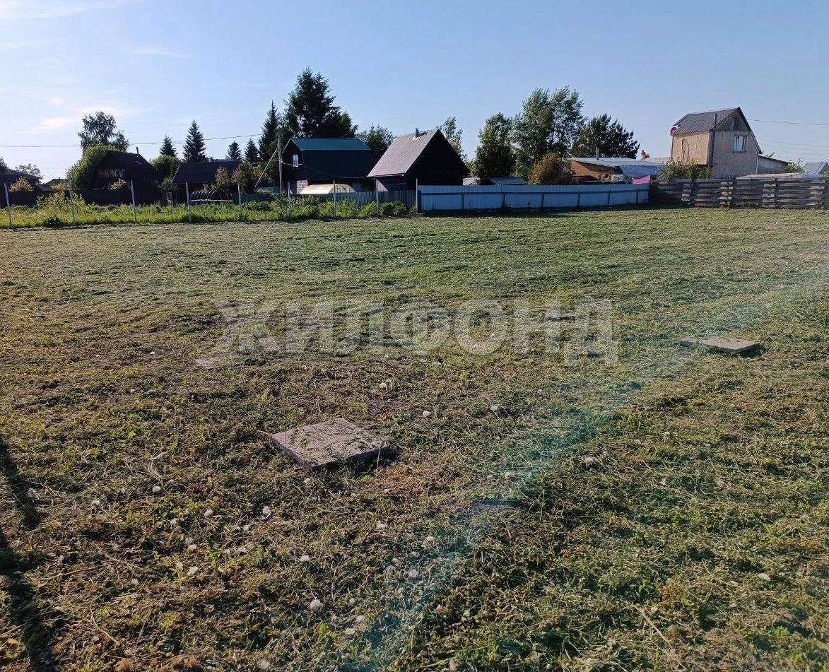 Продам земельный участок 1100 м.кв.
