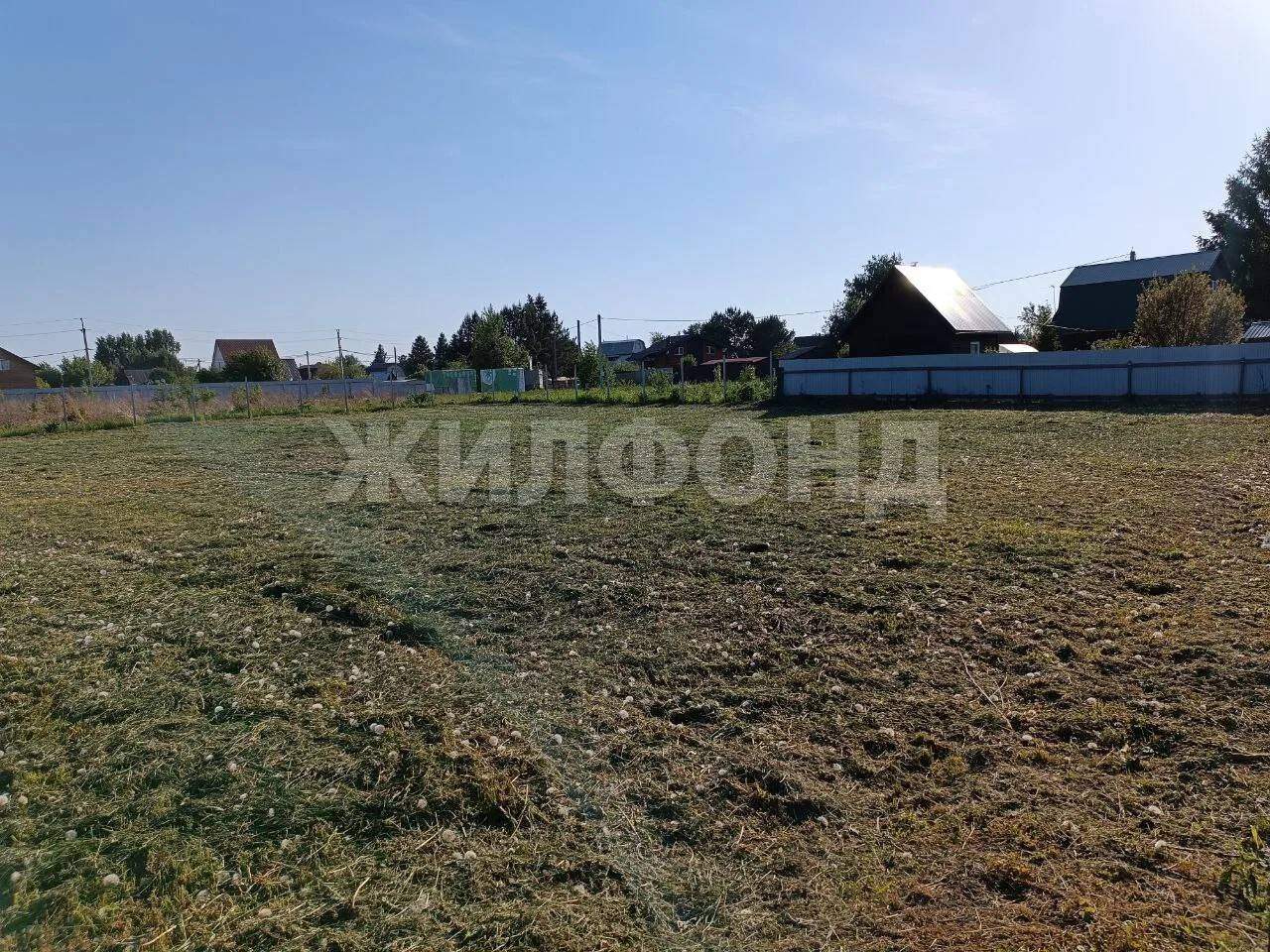 Продам земельный участок 1100 м.кв.