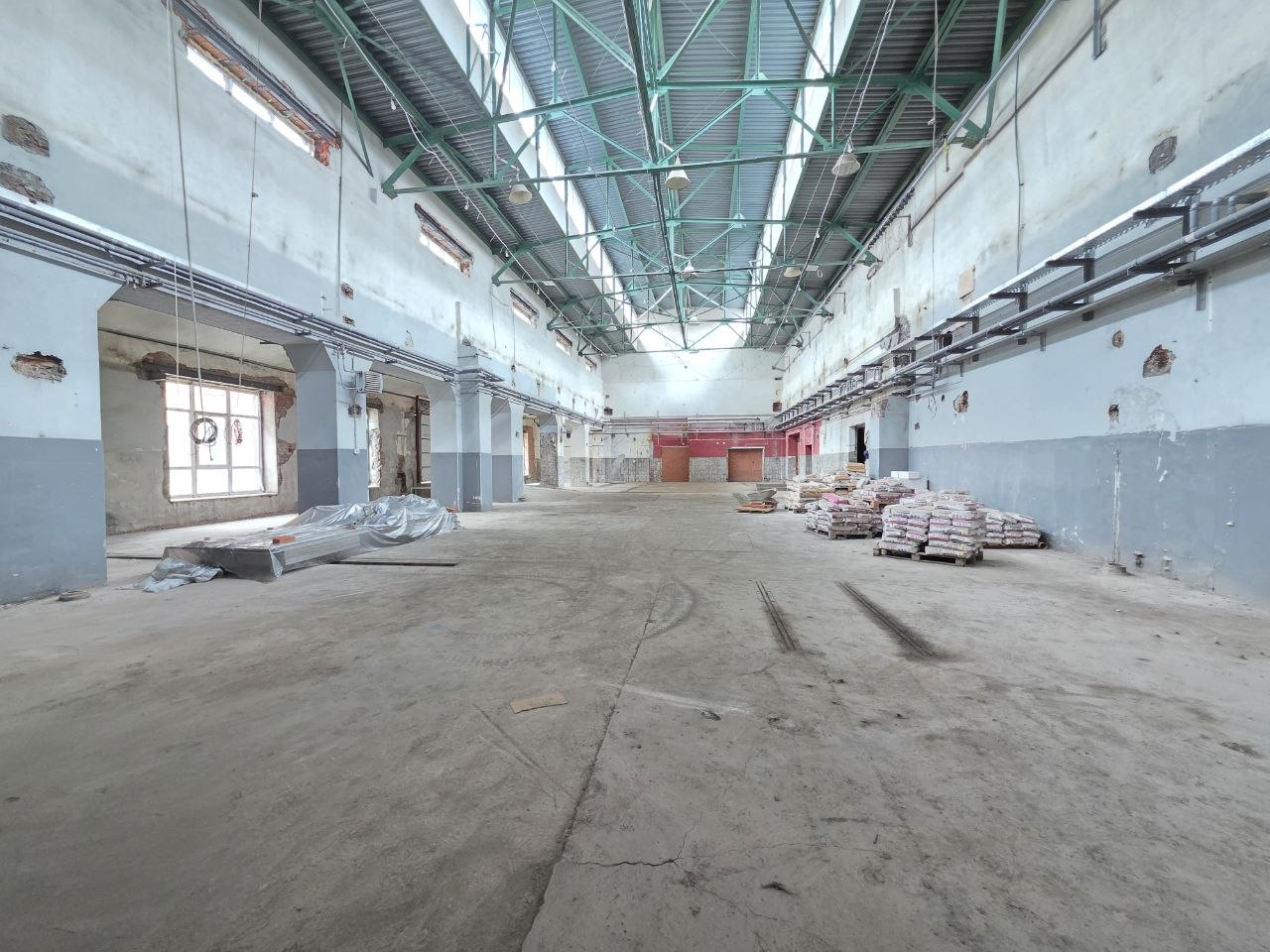 Продам помещение свободного назначения 688.2 м.кв.