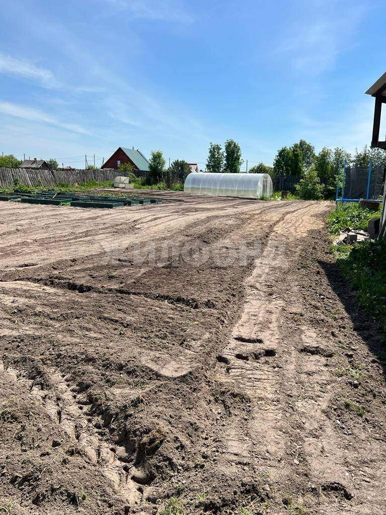 Продам земельный участок 1600 м.кв.
