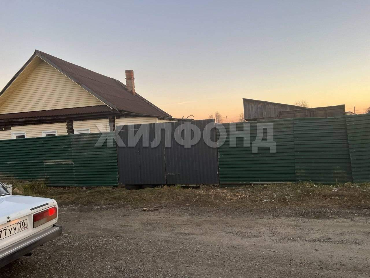 Продам земельный участок 1600 м.кв.