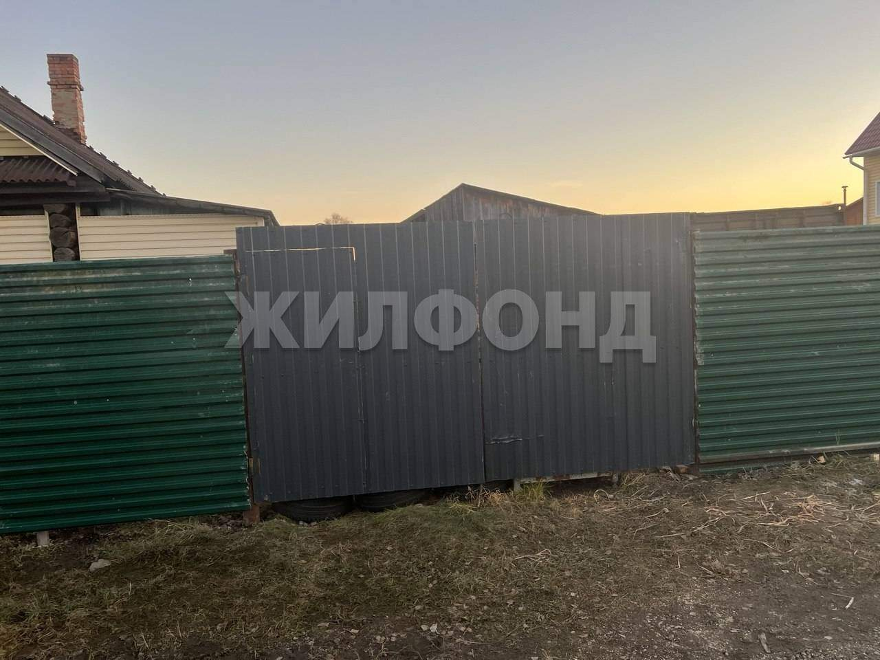 Продам земельный участок 1600 м.кв.