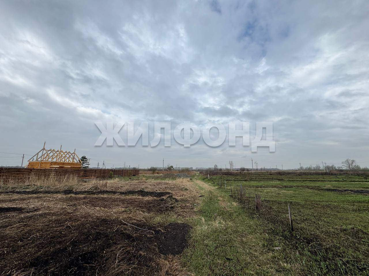 Продам земельный участок 1200 м.кв.