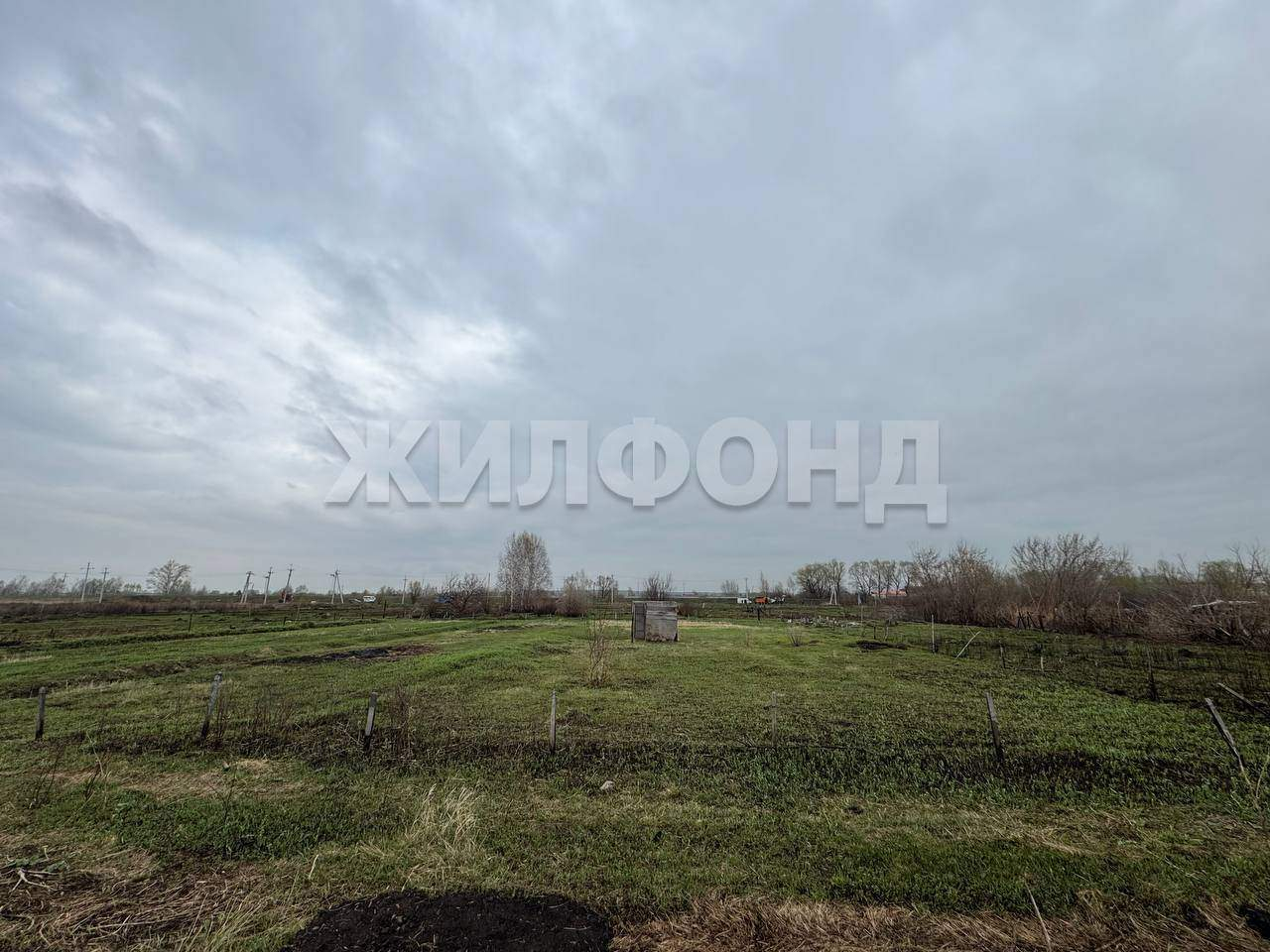 Продам земельный участок 1200 м.кв.