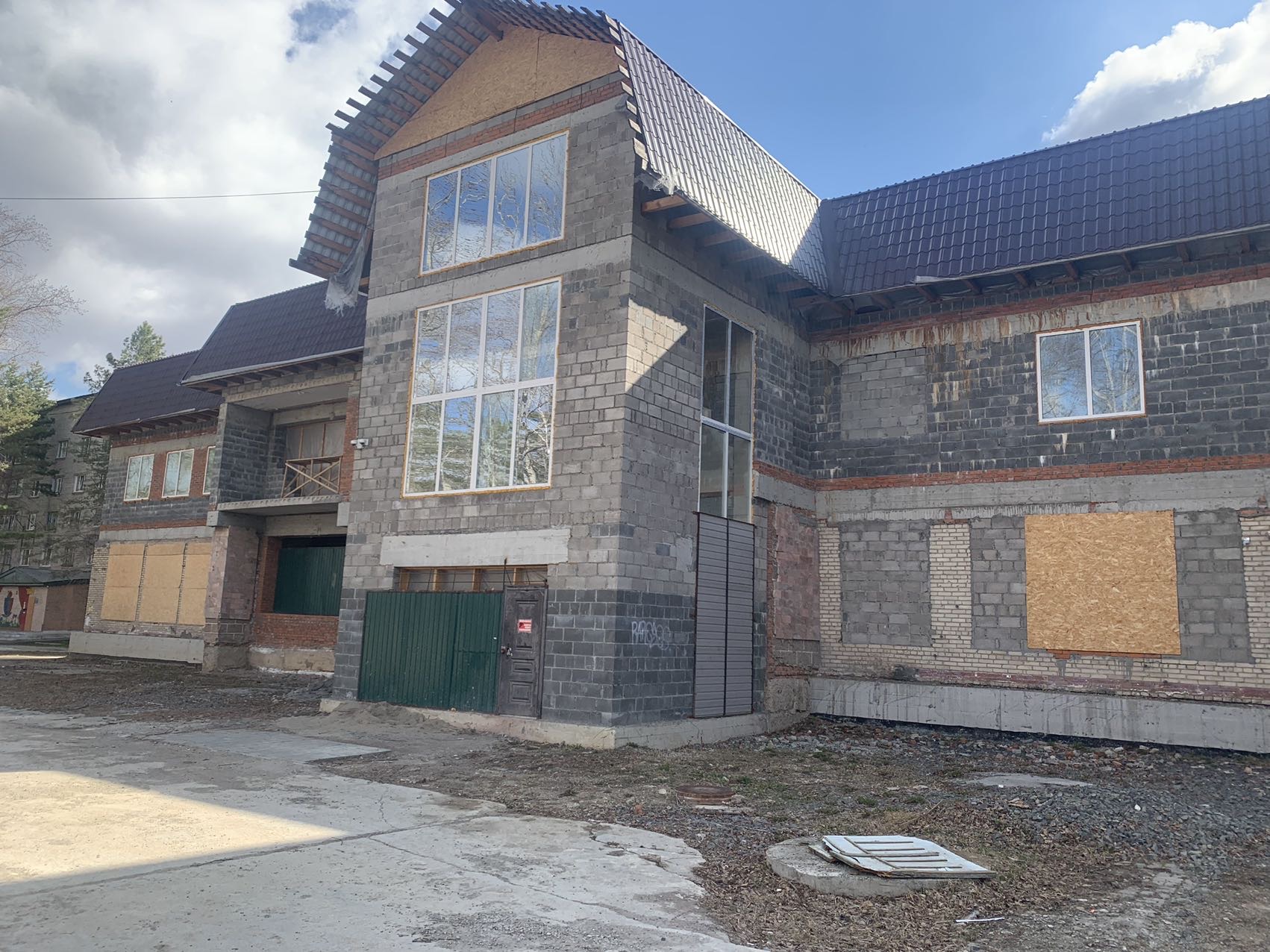 Сдам в аренду торговое помещение 1300 м.кв.