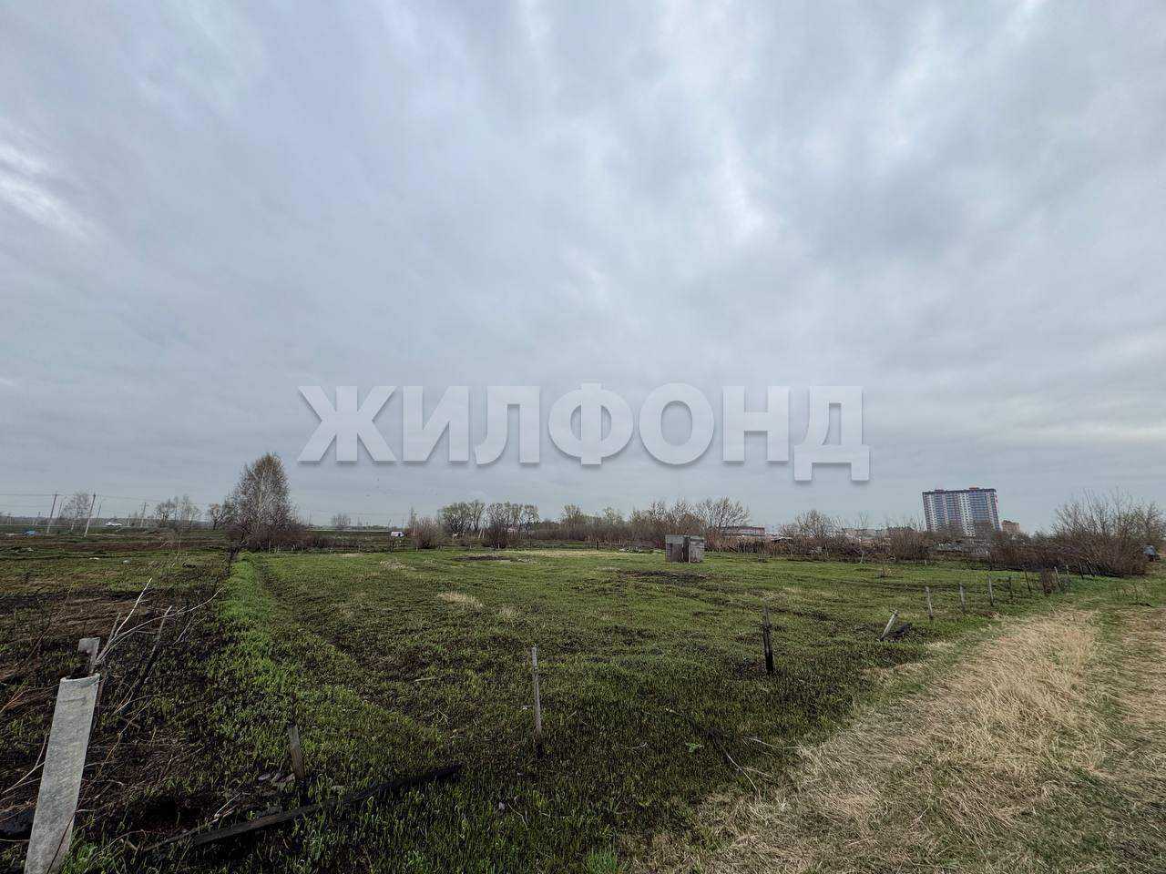 Продам земельный участок 1200 м.кв.