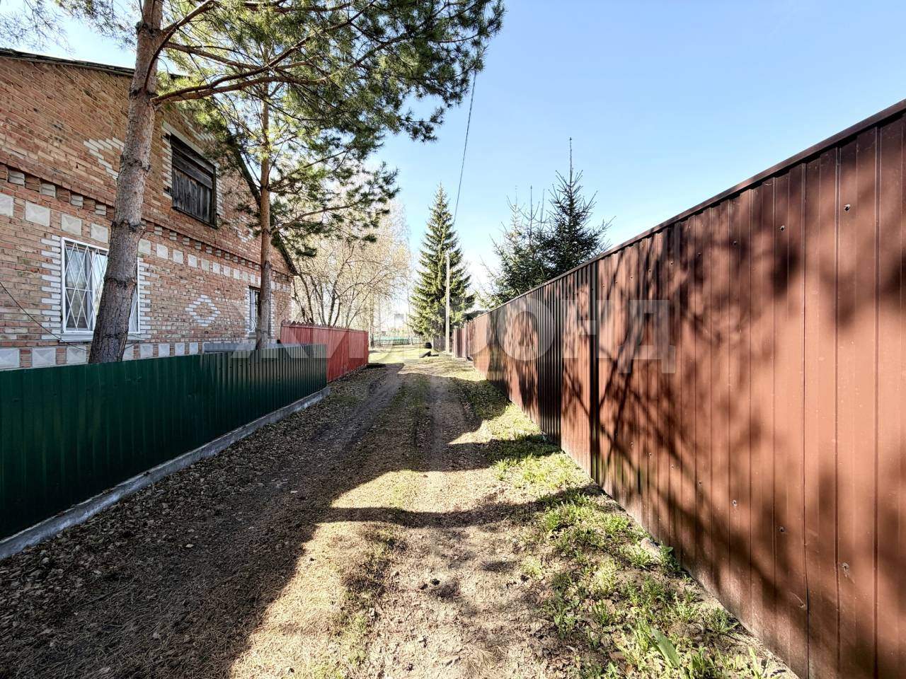 Продам земельный участок 1600 м.кв.
