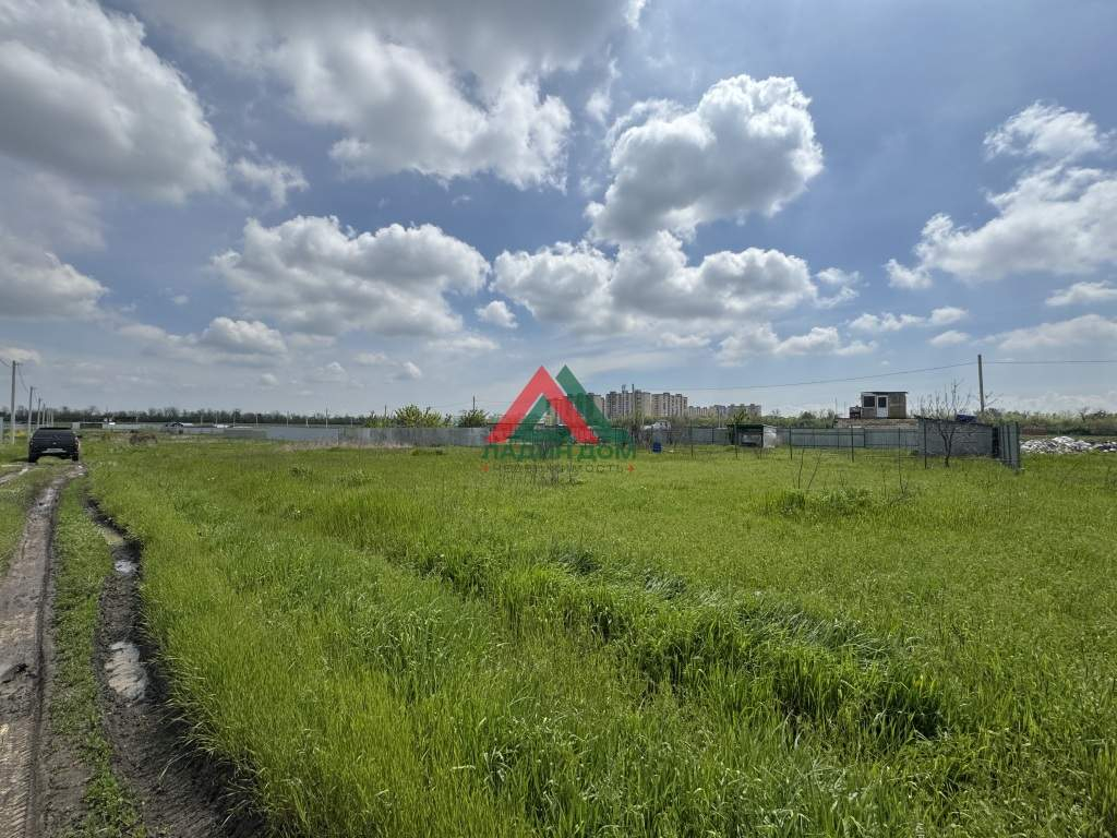 Продам земельный участок 600 м.кв.