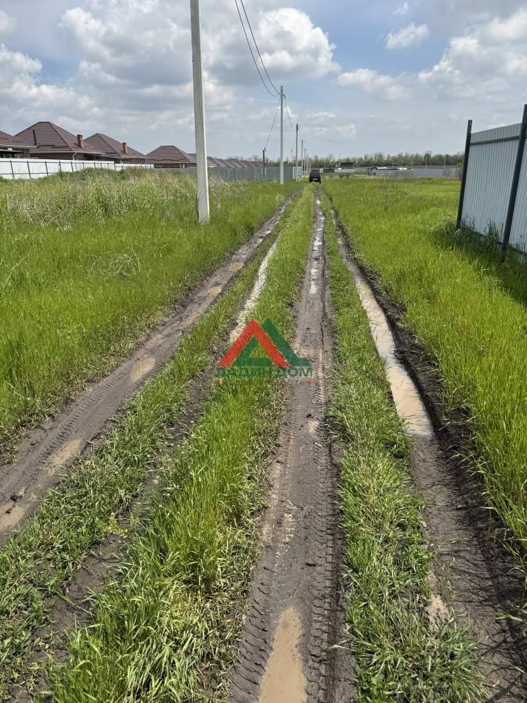 Продам земельный участок 600 м.кв.