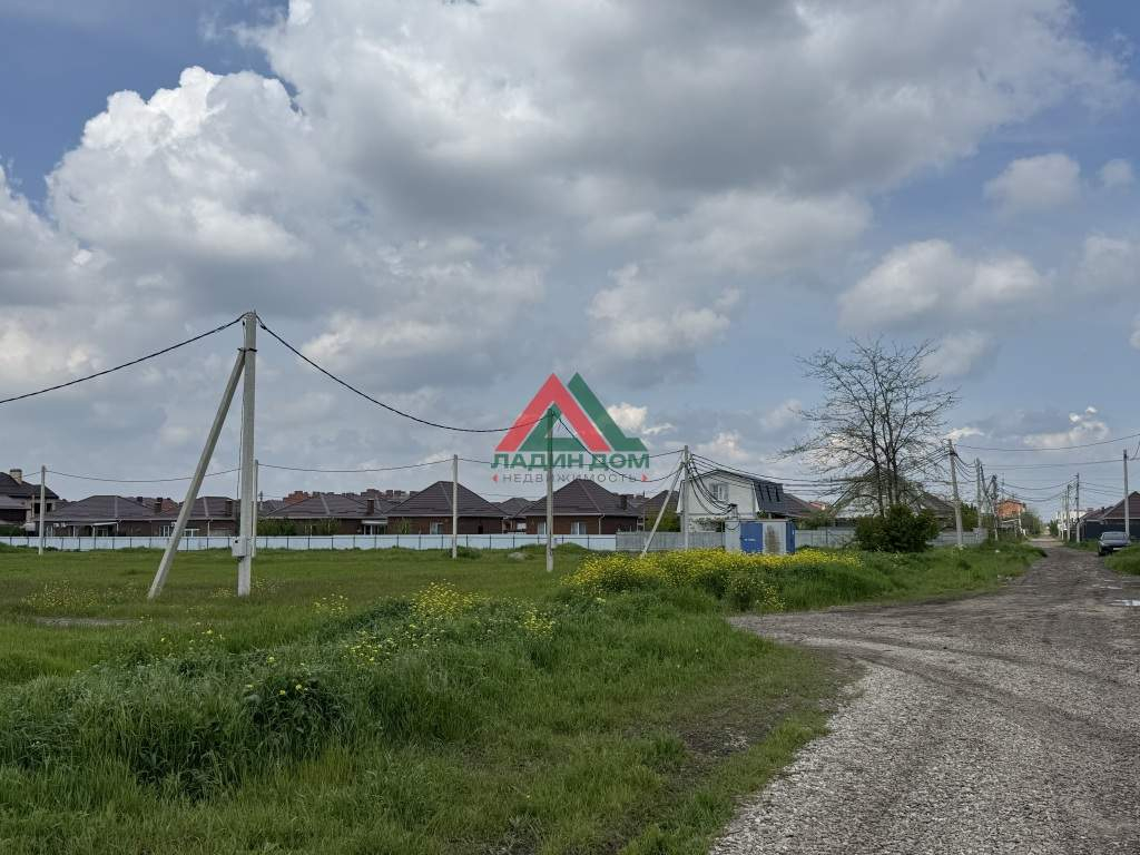 Продам земельный участок 600 м.кв.