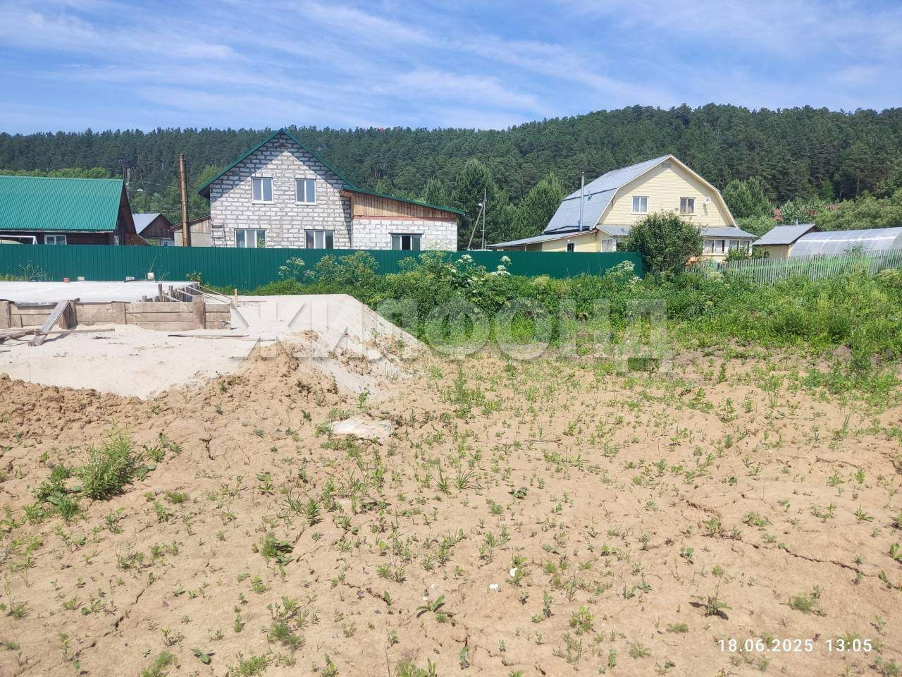 Продам земельный участок 1200 м.кв.