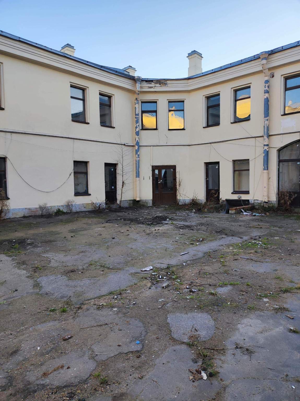 Сдам в аренду торговое помещение 3690.5 м.кв.