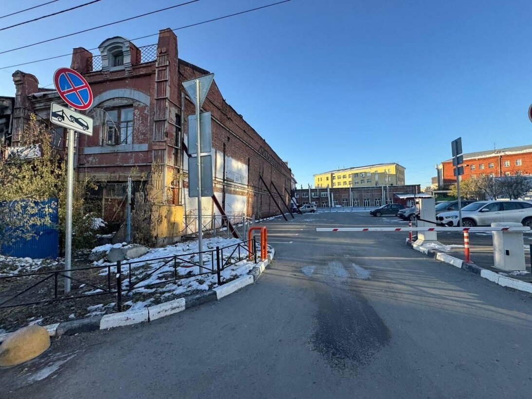 Продам торговое помещение 879 м.кв.