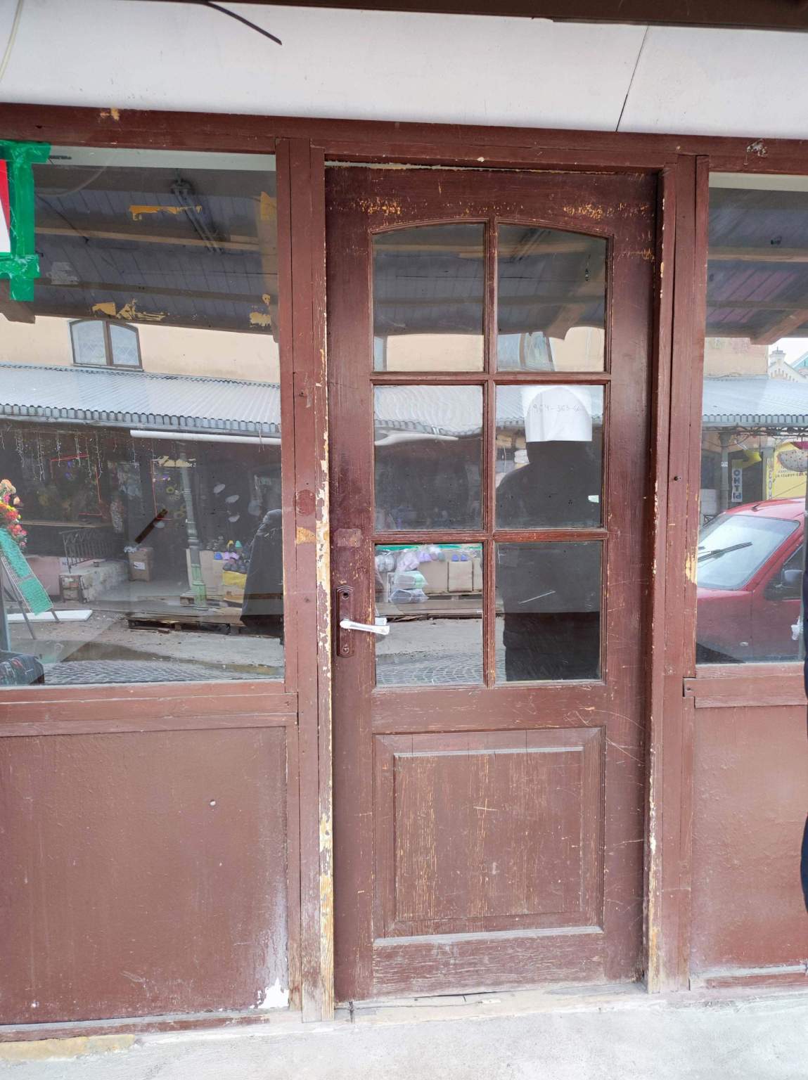 Сдам в аренду торговое помещение 674.8 м.кв.