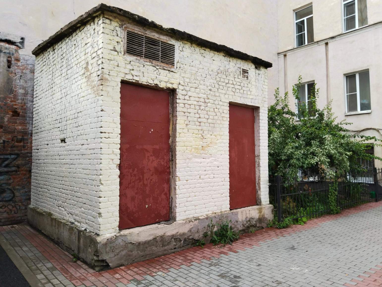 Продам торговое помещение 13.2 м.кв.