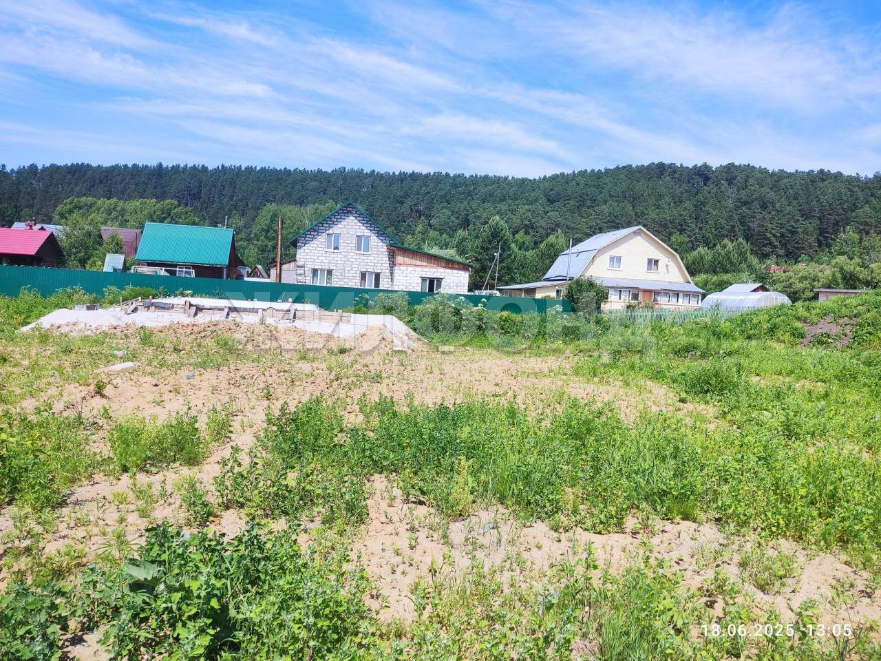 Продам земельный участок 1200 м.кв.