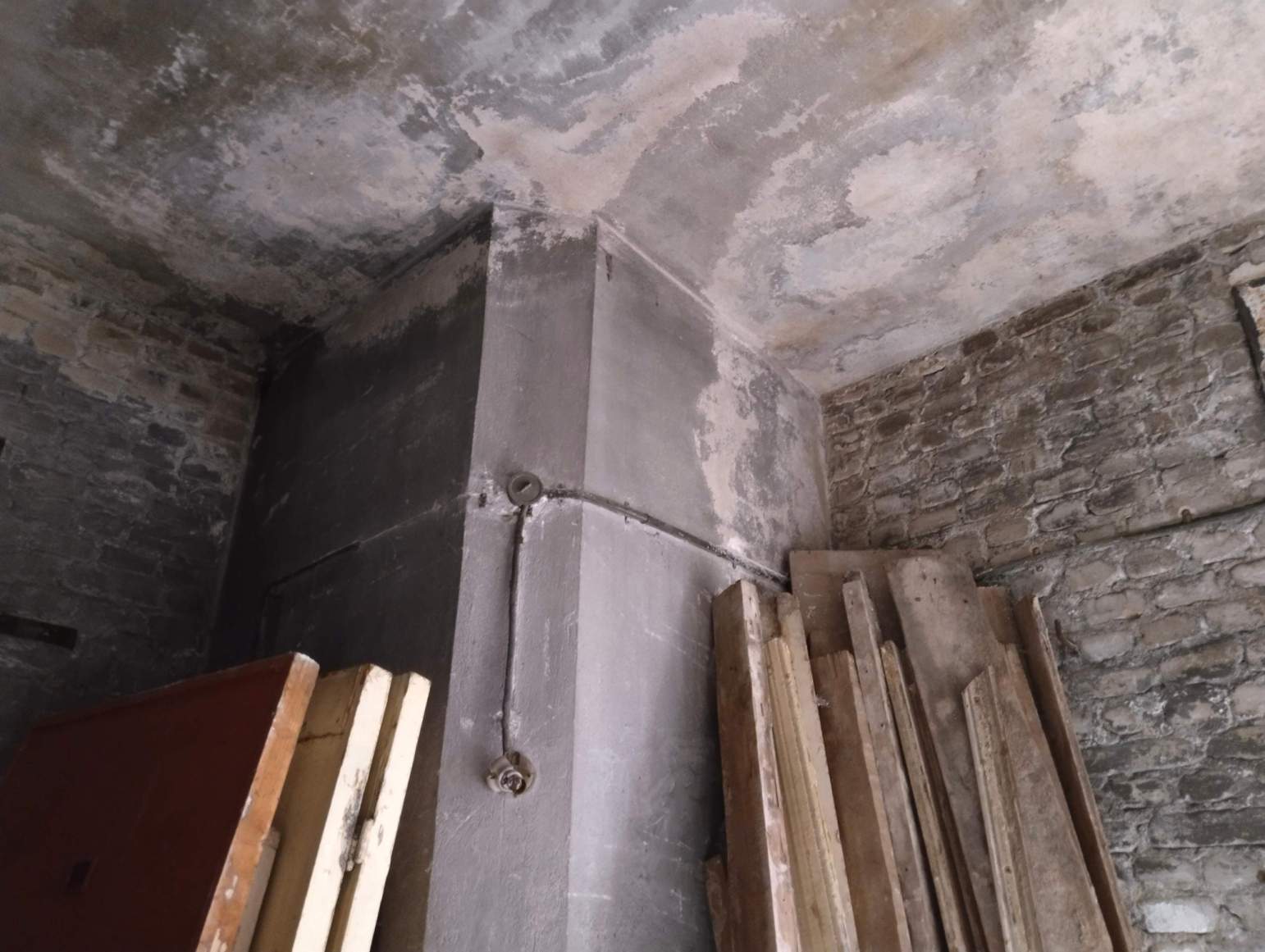 Продам торговое помещение 13.2 м.кв.