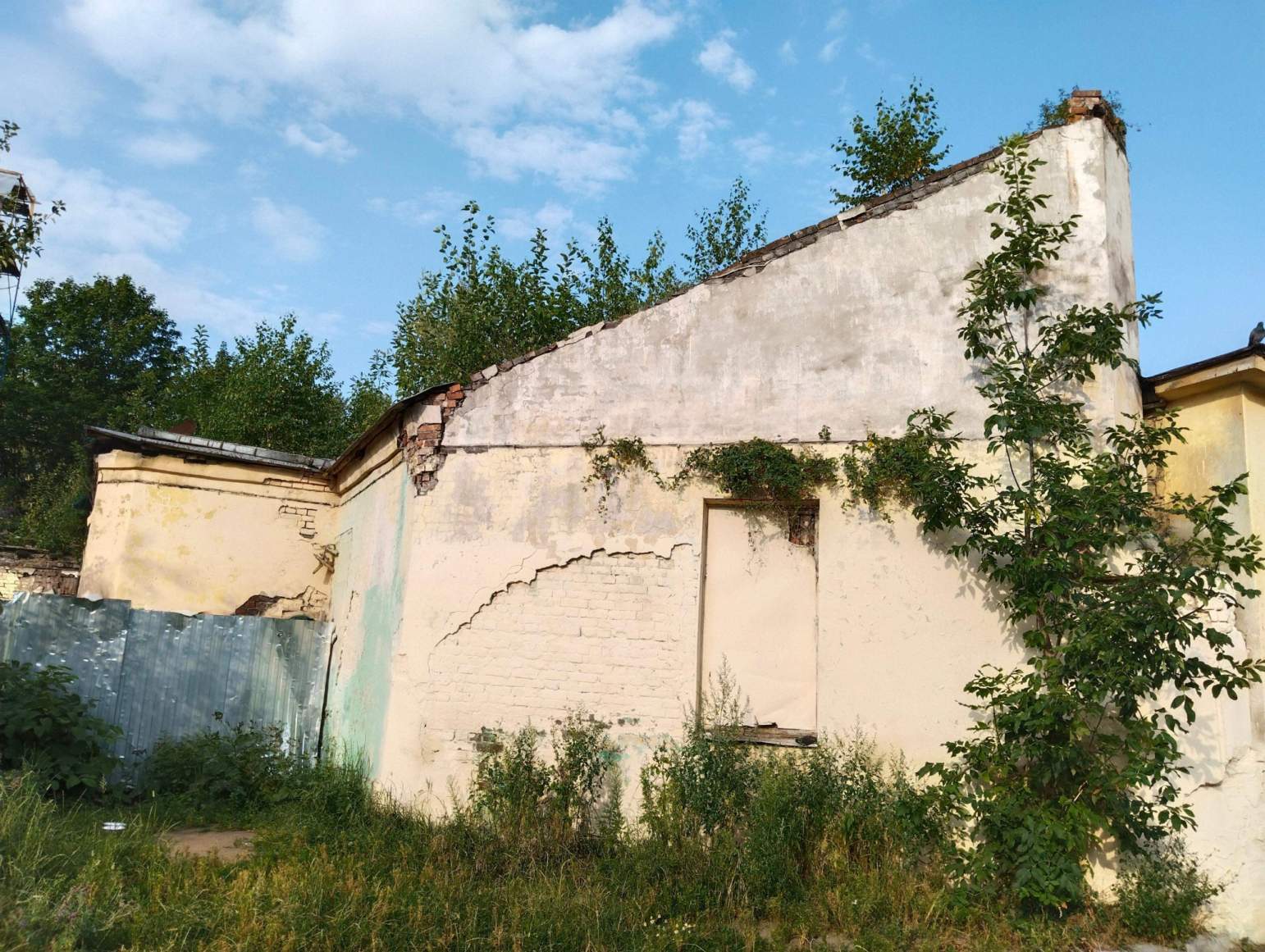 Продам торговое помещение 276.8 м.кв.