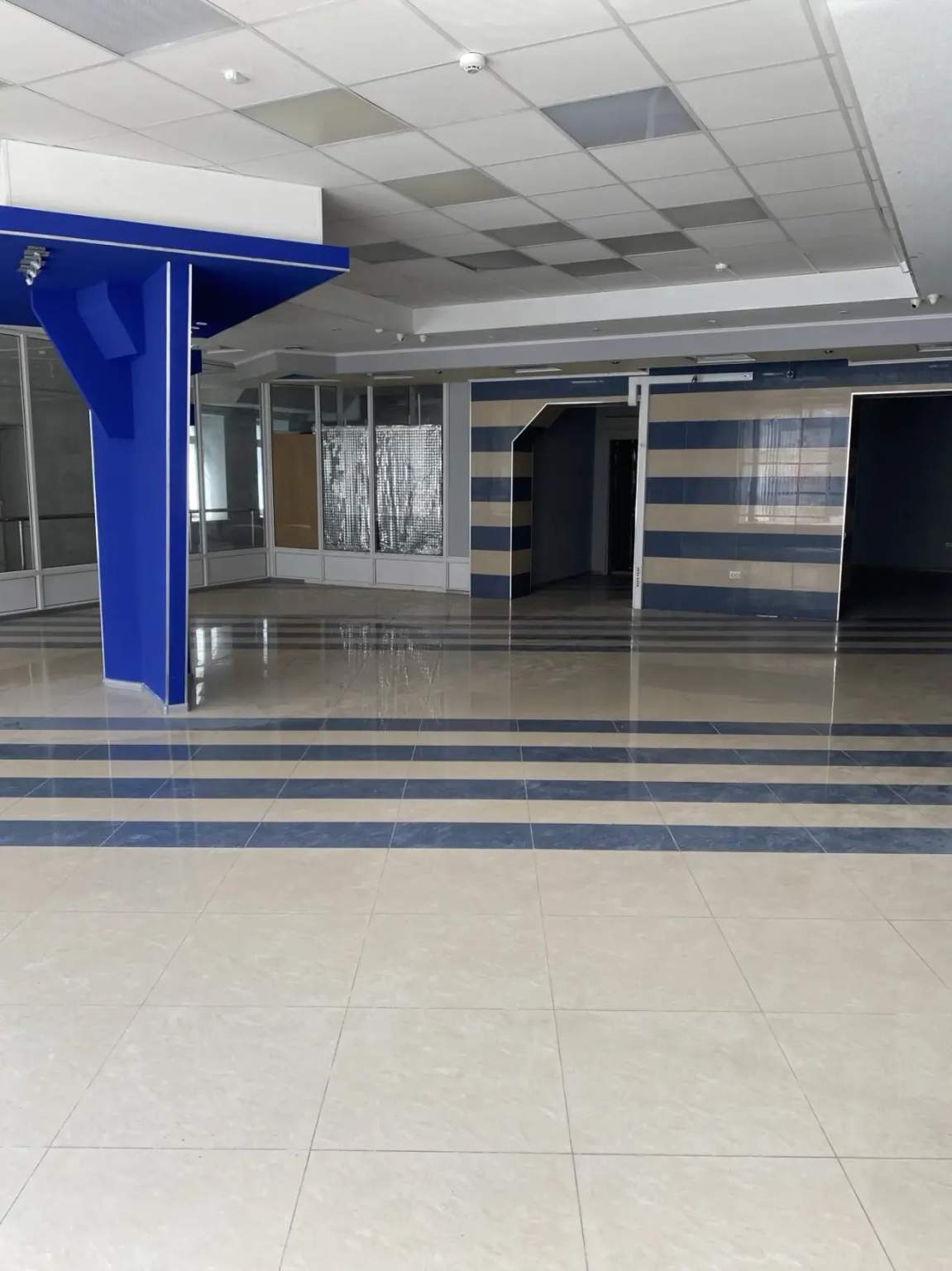 Сдам в аренду магазин 220 м.кв.