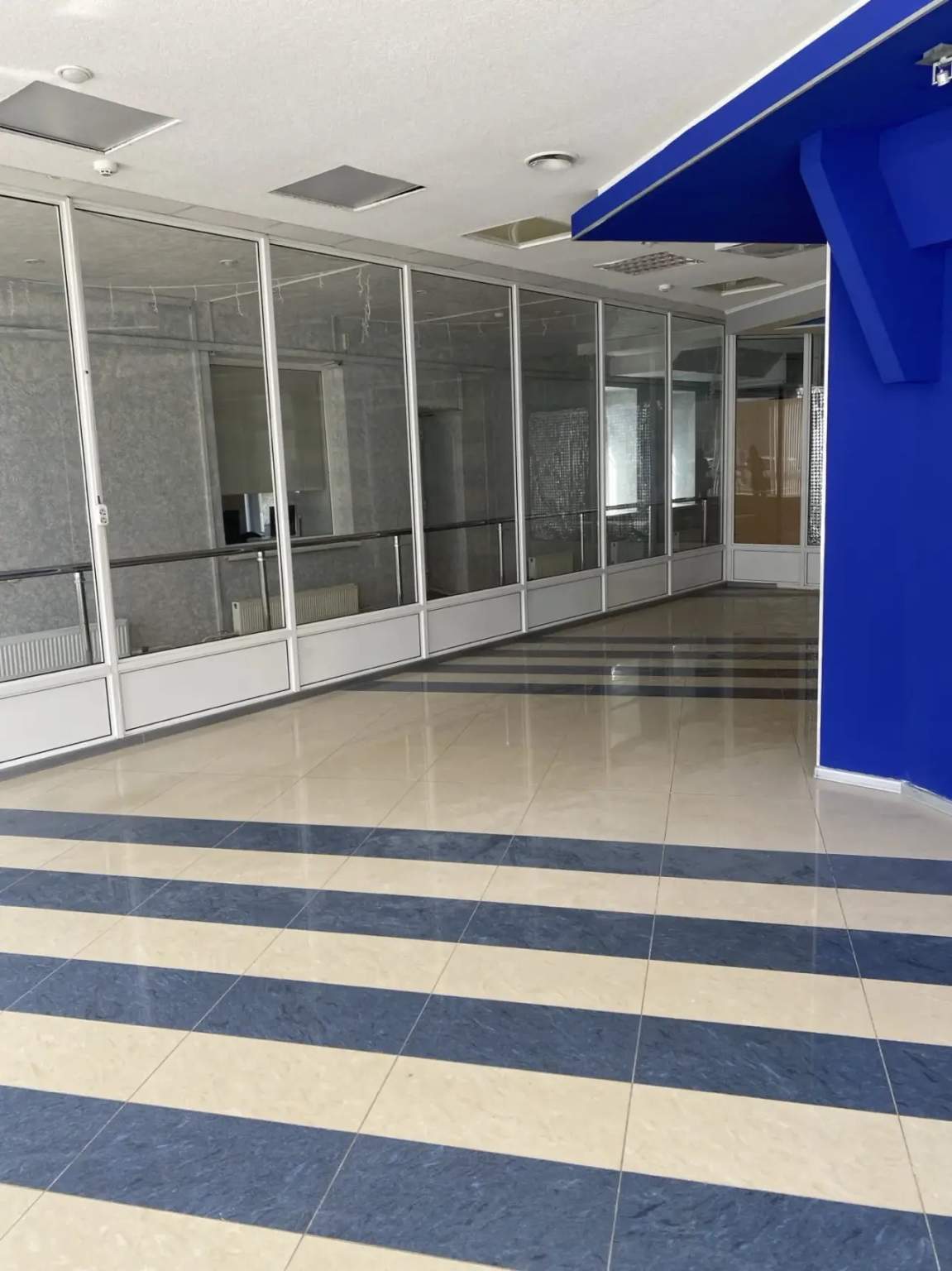 Сдам в аренду магазин 220 м.кв.
