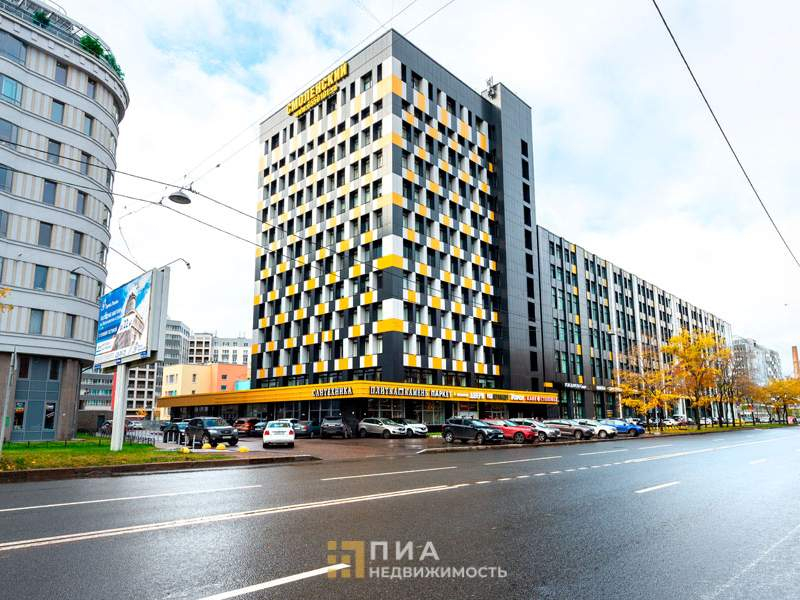 Сдам в аренду магазин 616.5 м.кв.