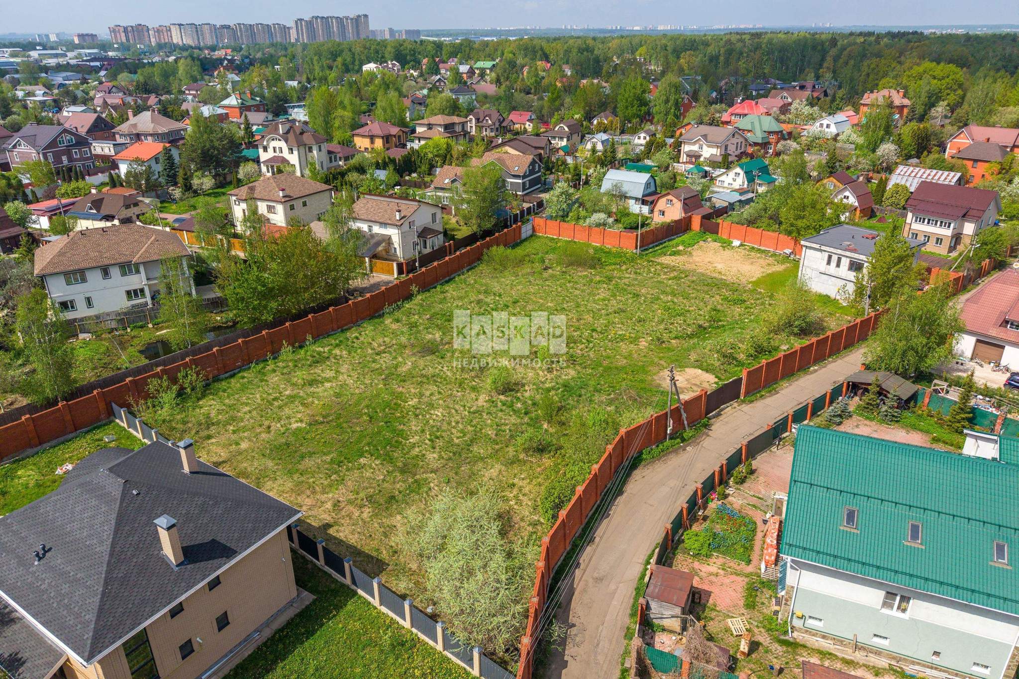 Продам земельный участок 750 м.кв.