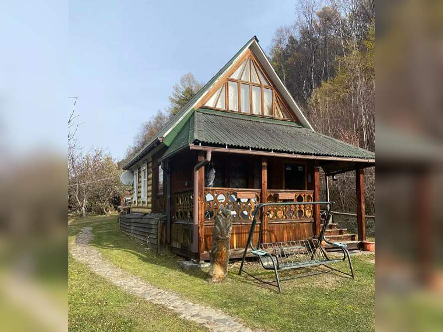 Коттедж на продажу в Листвянке, Чапаева улица, 40а фото №0