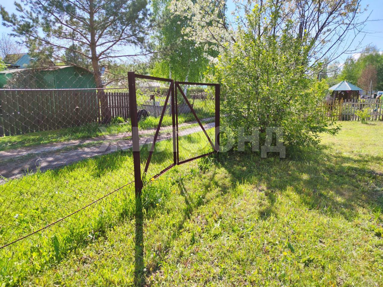 Продам земельный участок 800 м.кв.
