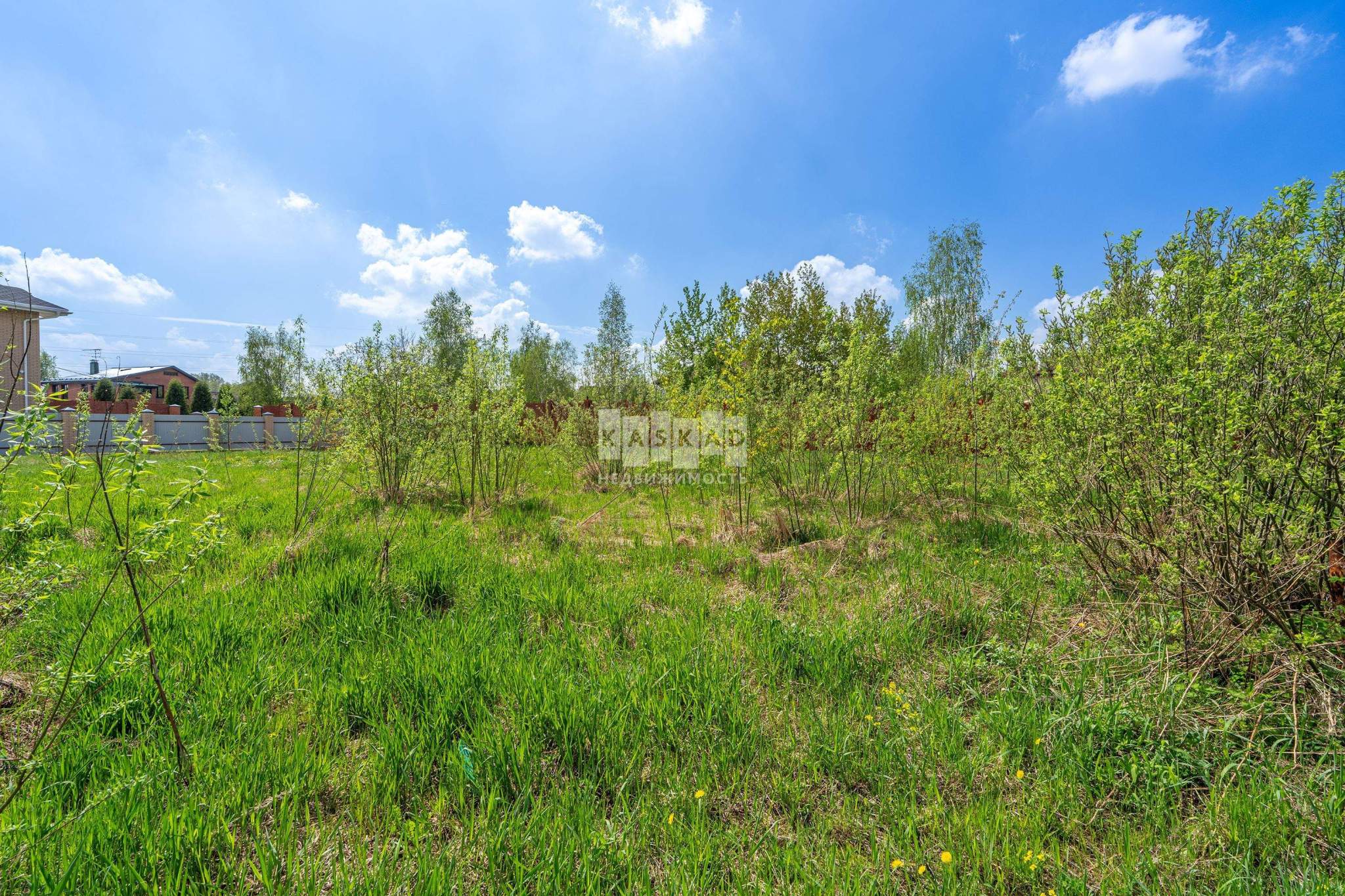 Продам земельный участок 2050 м.кв.