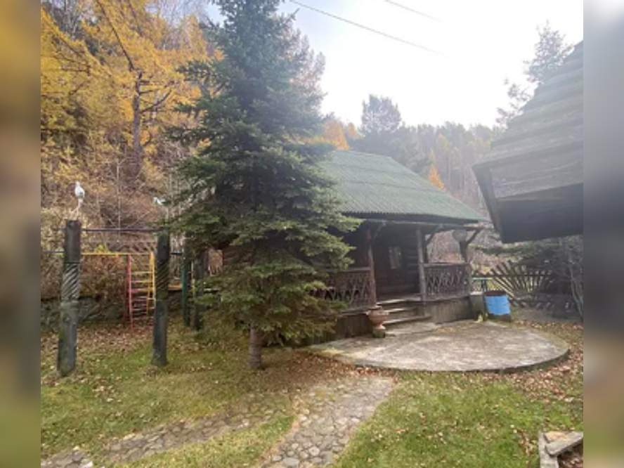 Коттедж на продажу в Листвянке, Чапаева улица, 40а фото №1