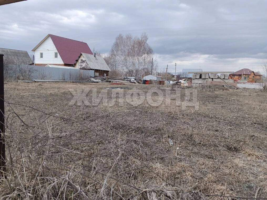Продам земельный участок 600 м.кв.