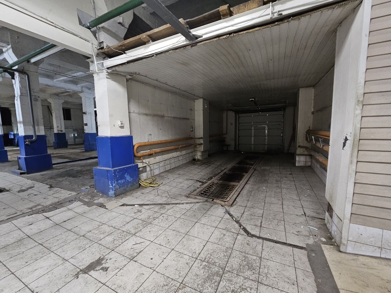 Сдам в аренду помещение свободного назначения 1372.5 м.кв.