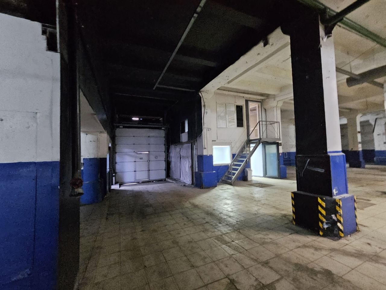 Сдам в аренду помещение свободного назначения 1372.5 м.кв.