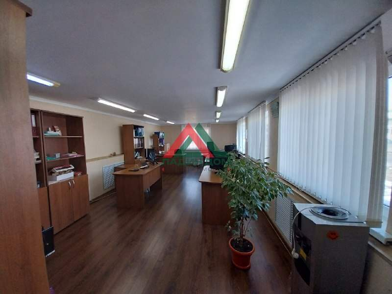Сдам в аренду магазин 211.5 м.кв.